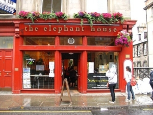 The Elephant House via http://www.couturing.com/the-gothic-charms-of-edinburgh/